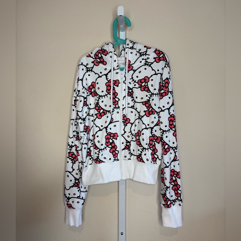 Hello Kitty White and Pink Patterned Sweater